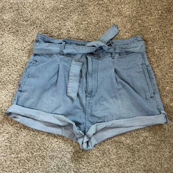 Calvin Klein High Rise Paperbag-Waist Jean Shorts - Picture 3 of 10